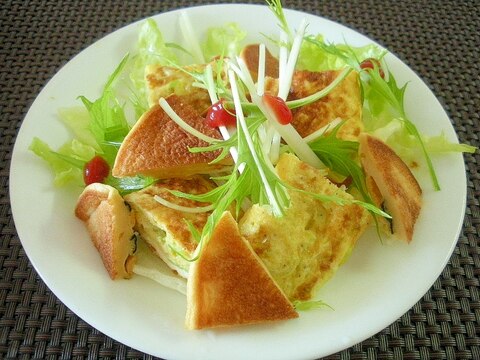 ジャコ入り卵焼きと大豆粉パンケーキのワンプレ朝食♪